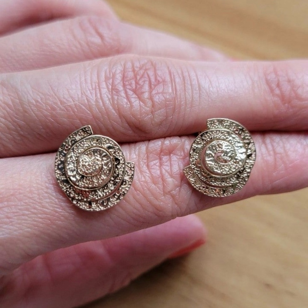 Elegant Gold Spiral Earrings